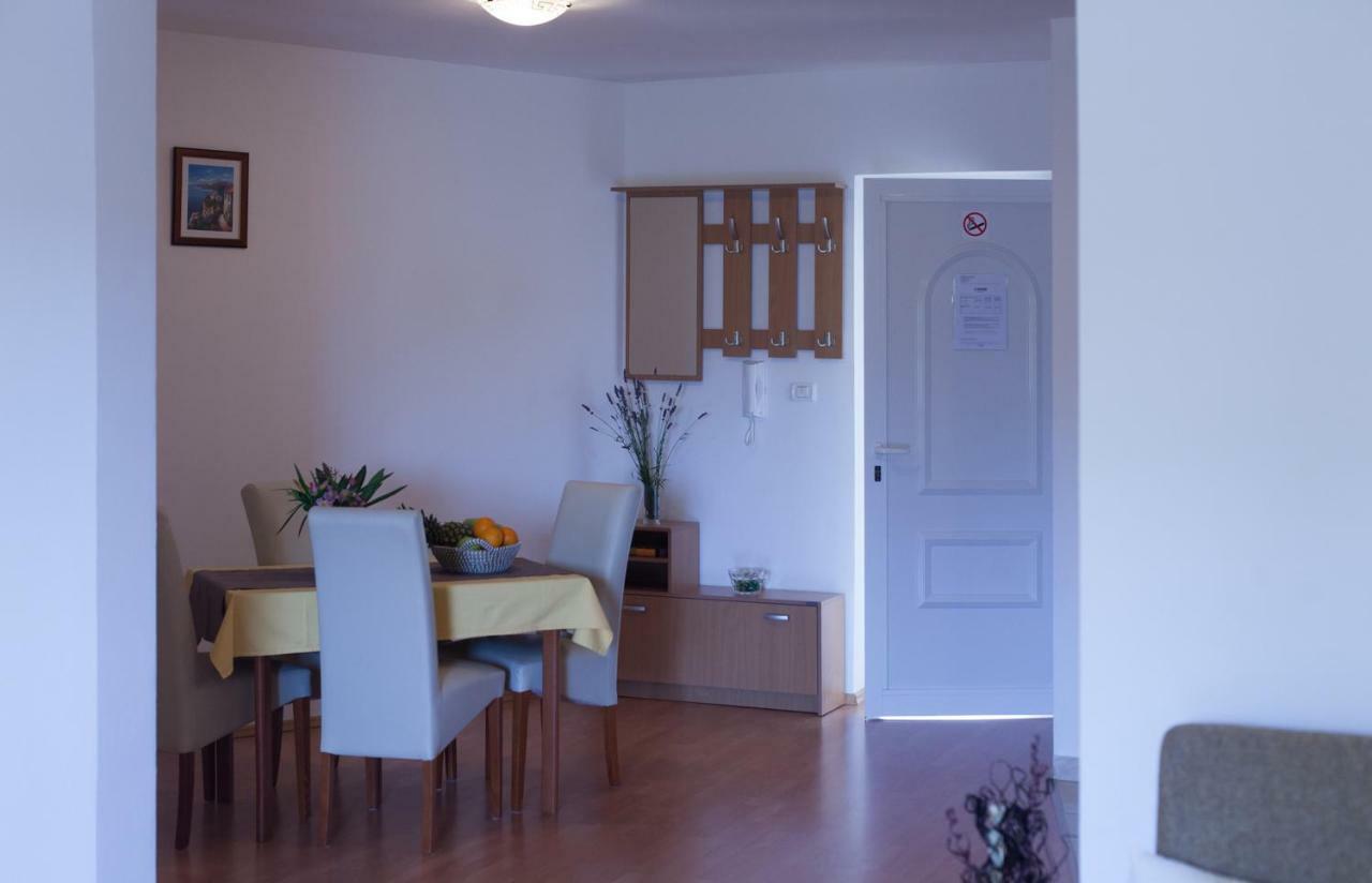 Apartment Helga Liznjan Luaran gambar
