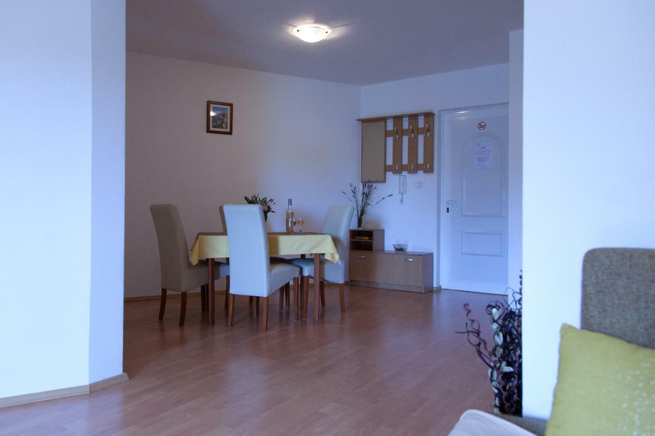Apartment Helga Liznjan Luaran gambar