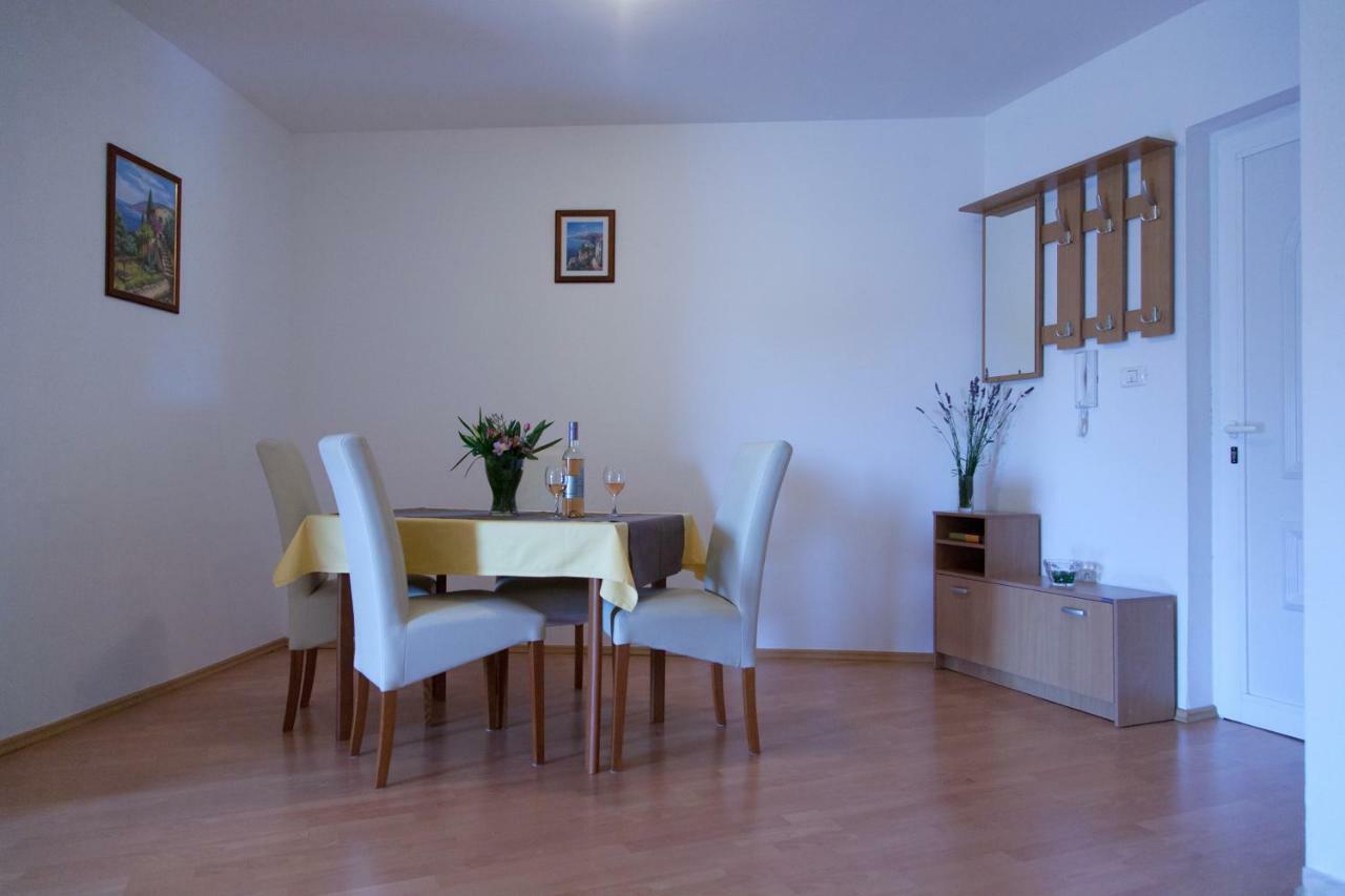 Apartment Helga Liznjan Luaran gambar